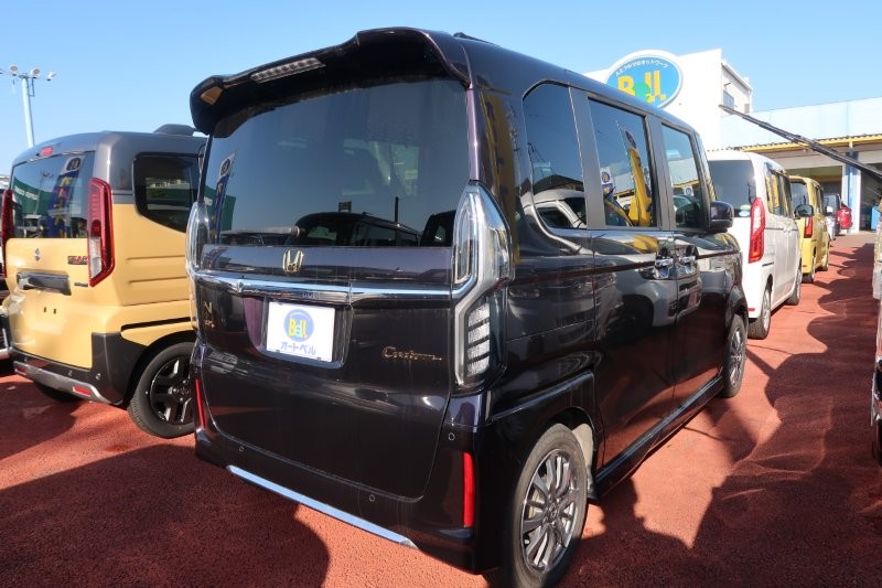 パーキングセンサーで障害物をお知らせ