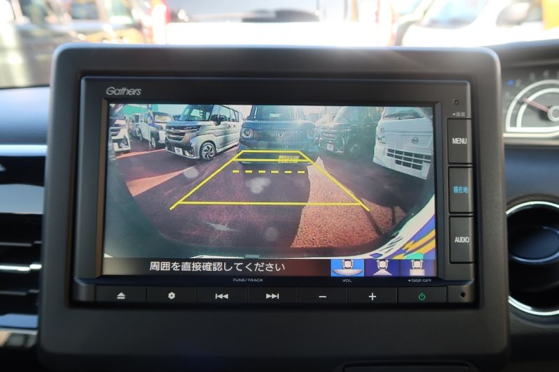 バックモニターで駐車をアシスト