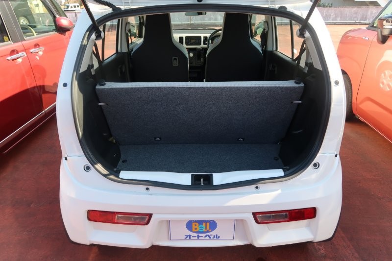 荷物をしっかり積めるラゲッジスペース