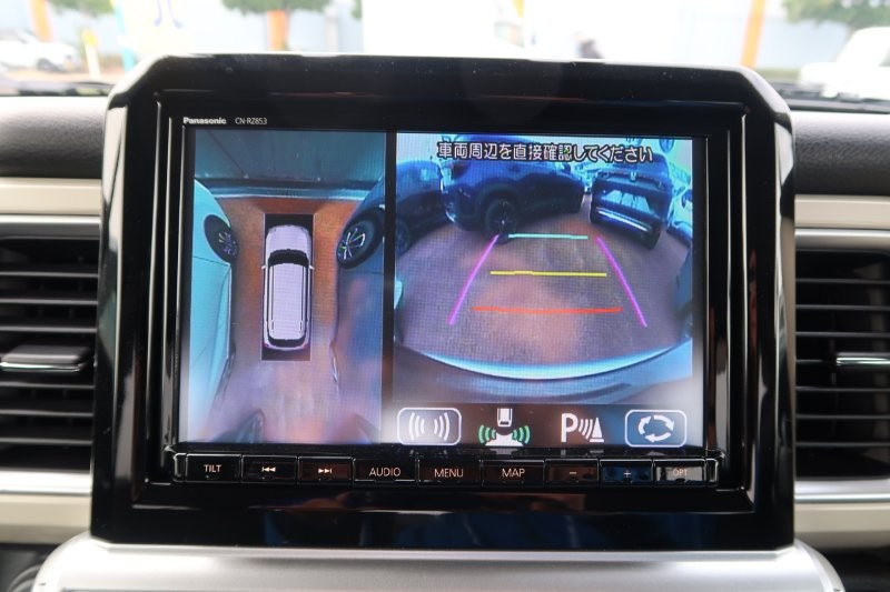 上から見たようなモニターで駐車をアシスト