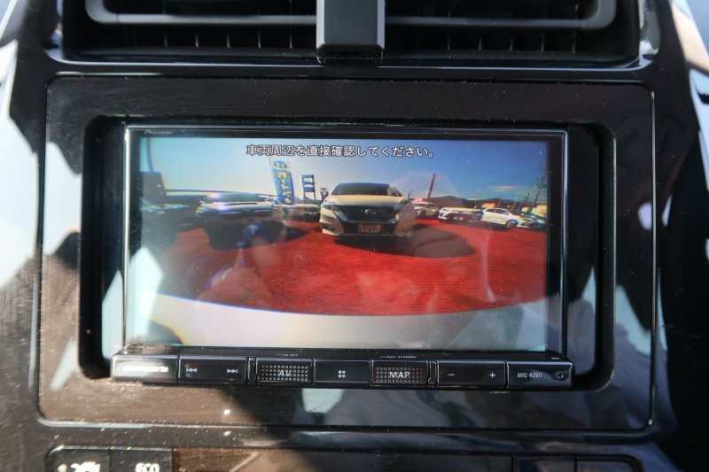 バックモニターで駐車をアシスト