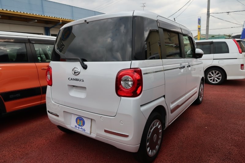 コーナーセンサーで障害物をお知らせ