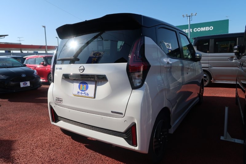 コーナーセンサーで障害物をお知らせ