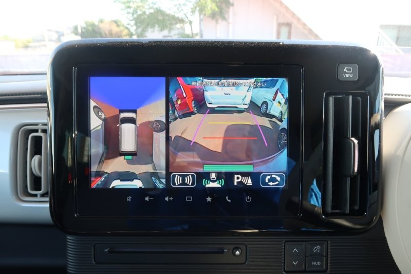 上から見たようなモニターで駐車をアシスト