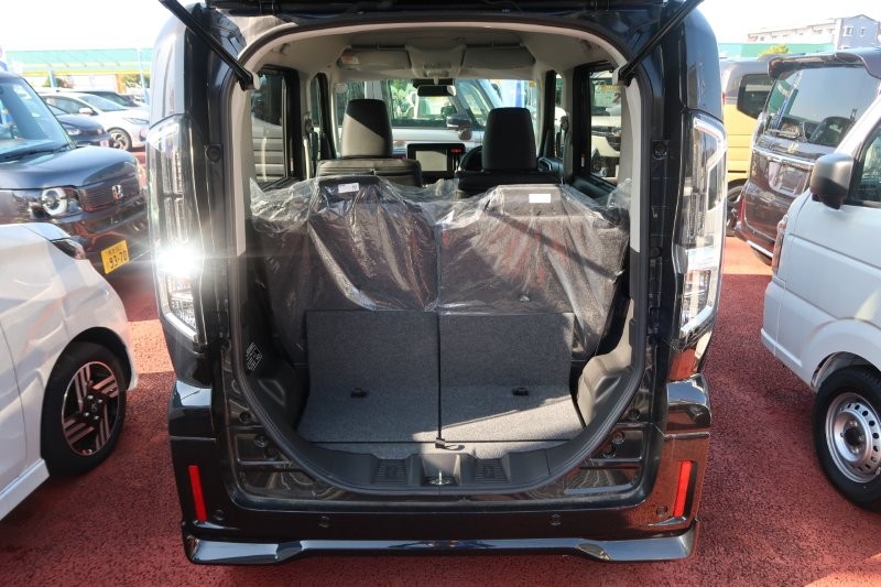 乗せる荷物に合わせてシートアレンジ可能　　　T.O