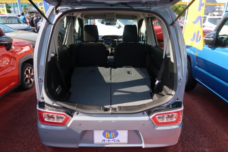 乗せる荷物に合わせてシートアレンジ可能　　　T.O