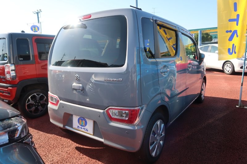 パーキングセンサーで障害物をお知らせ