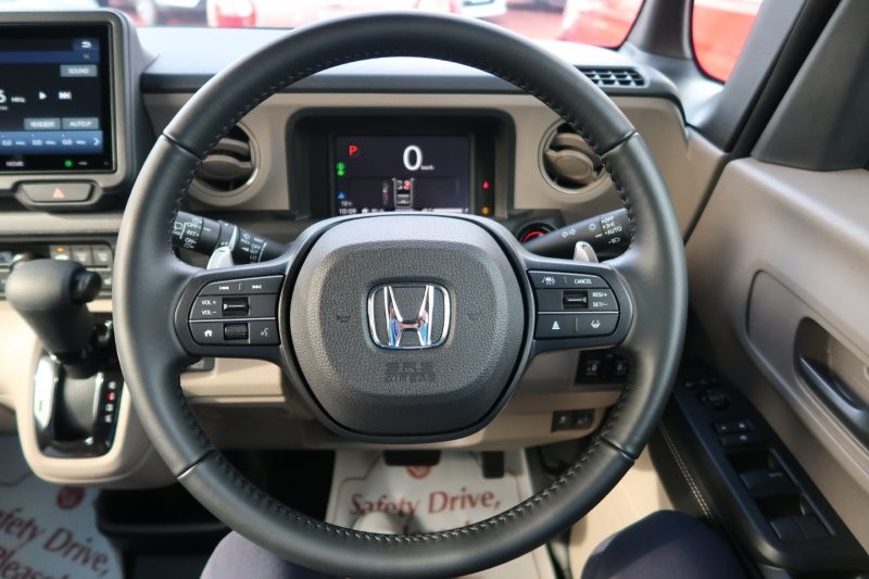 ハンドルのスイッチで簡単なオーディオ操作可能