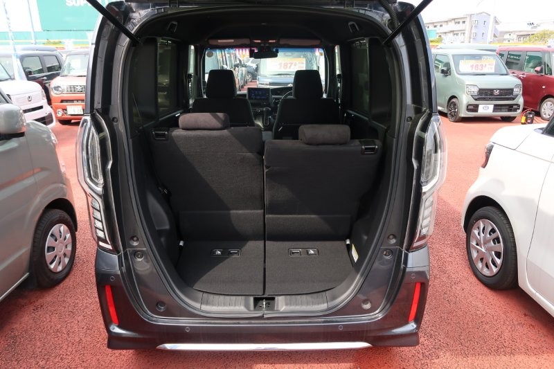 乗せる荷物に合わせてシートアレンジ可能　　　T.O