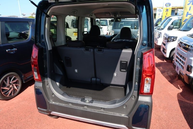 乗せる荷物に合わせてシートアレンジ可能　　　T.O