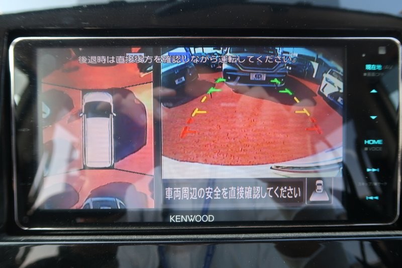 上から見たようなモニターで駐車をアシスト