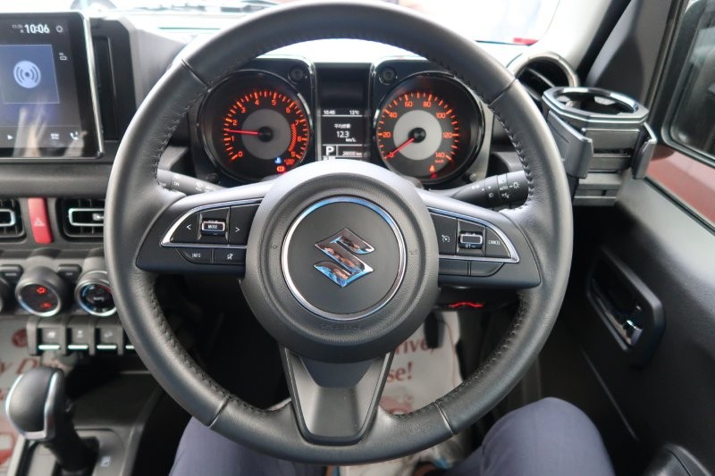 ハンドルのスイッチで簡単なオーディオ操作可能