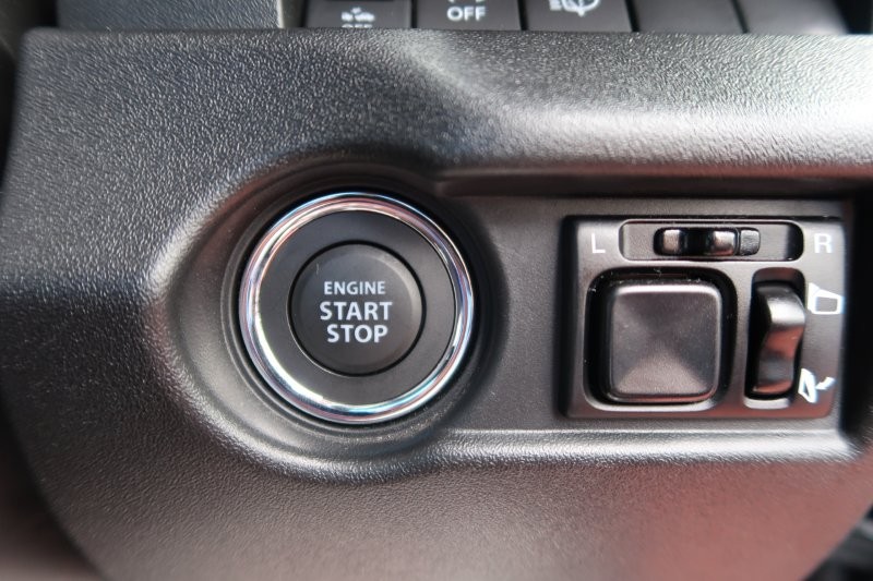 プッシュスタートで鍵の出し入れなし