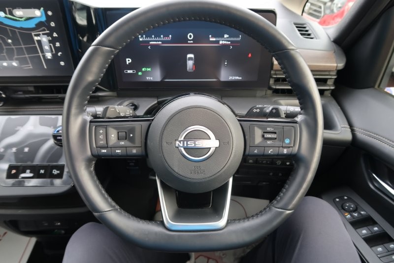 ハンドルのスイッチで簡単なオーディオ操作可能