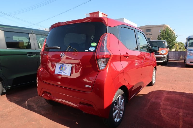 コーナーセンサーで障害物をお知らせ