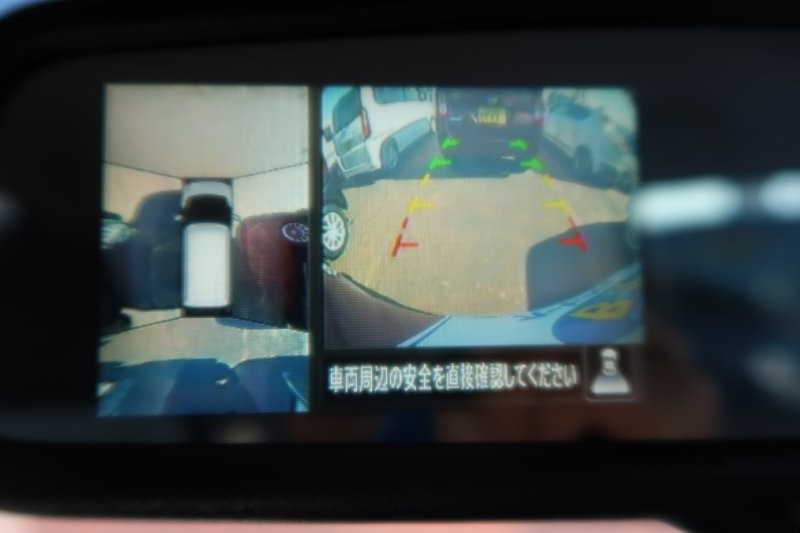 上から見たようなモニターで駐車をアシスト