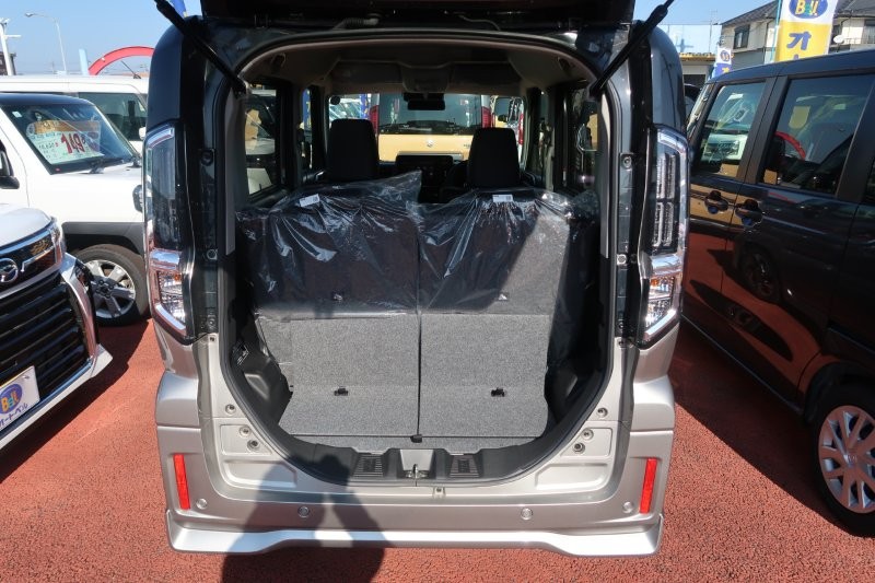 乗せる荷物に合わせてシートアレンジ可能　　　T.O