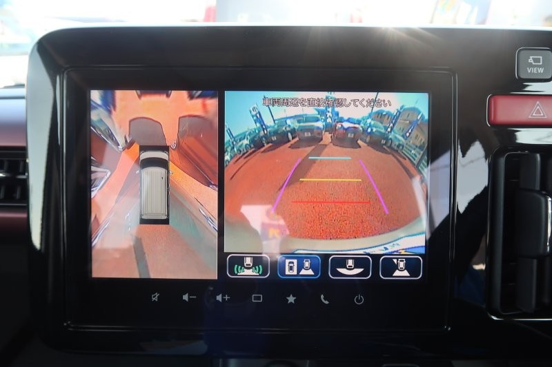 上から見たようなモニターで駐車をアシスト