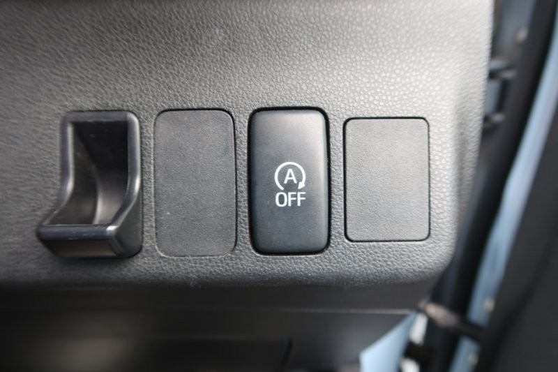 アイドリングストップで余計な燃料消費を抑える