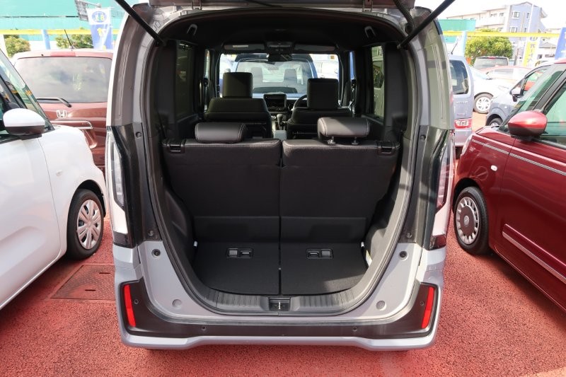 乗せる荷物に合わせてシートアレンジ可能　　　T.O