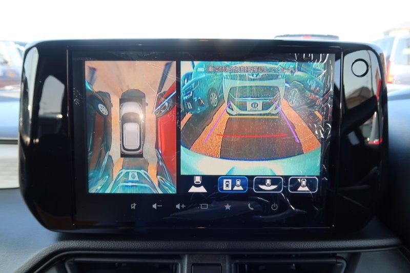上から見たようなモニターで駐車をアシスト