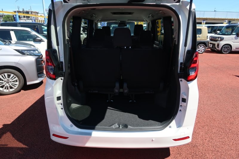 乗せる荷物に合わせてシートアレンジ可能　　　T.O