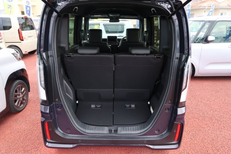 乗せる荷物に合わせてシートアレンジ可能　　　T.O