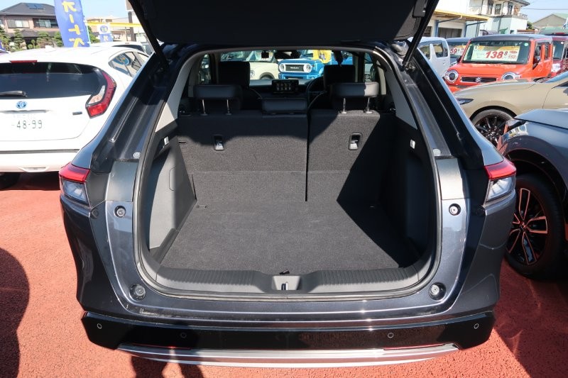 荷物もたくさん積めるラゲッジスペース　　　T.O