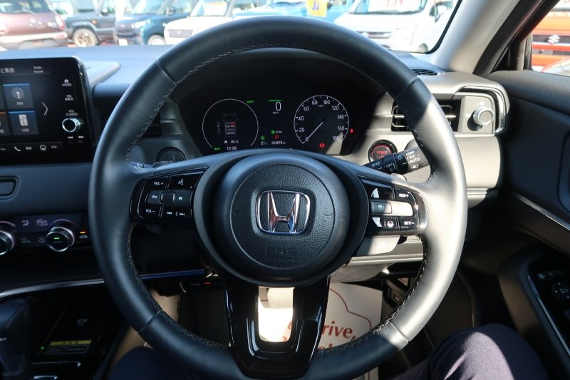 ハンドルのスイッチで簡単なオーディオ操作可能