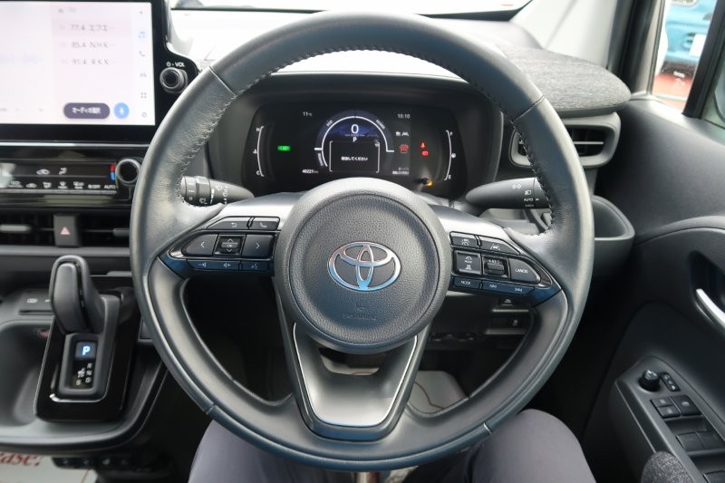 ハンドルのスイッチで簡単なオーディオ操作可能