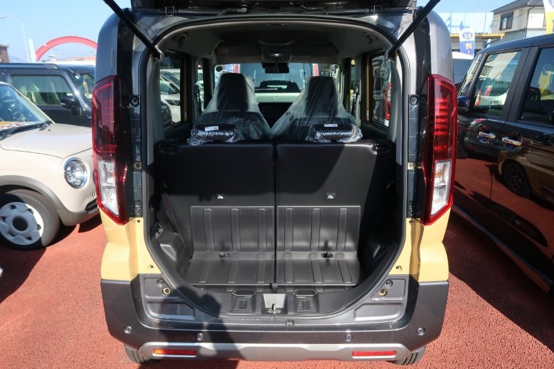 乗せる荷物に合わせてシートアレンジ可能　　　T.O