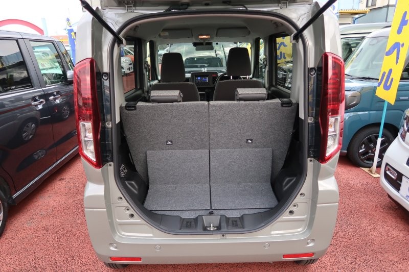 乗せる荷物に合わせてシートアレンジ可能　　　T.O