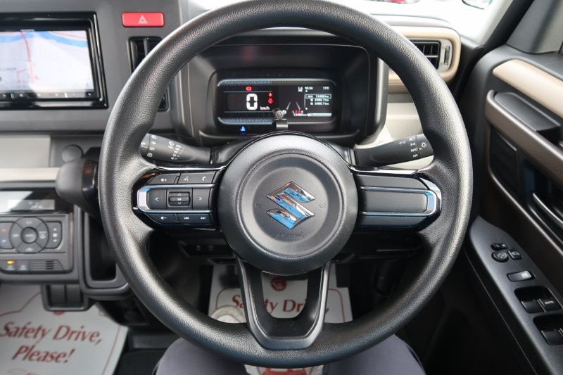 ハンドルのスイッチで簡単なオーディオ操作可能