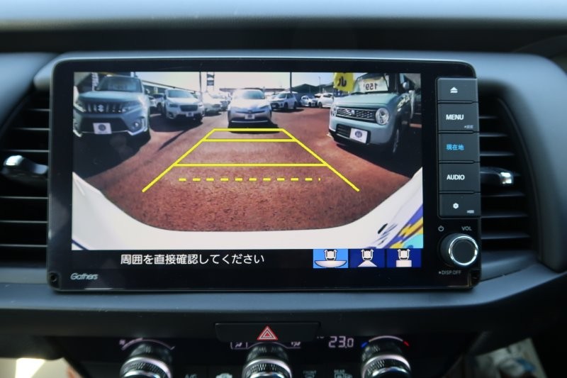 バックモニターで駐車をアシスト