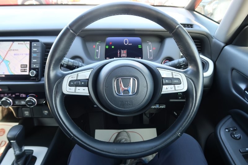 ハンドルのスイッチで簡単なオーディオ操作可能