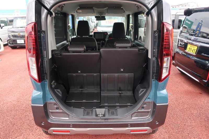 乗せる荷物に合わせてシートアレンジ可能　　　T.O