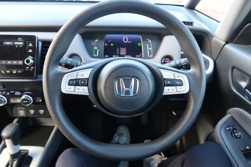 ハンドルのスイッチで簡単なオーディオ操作可能