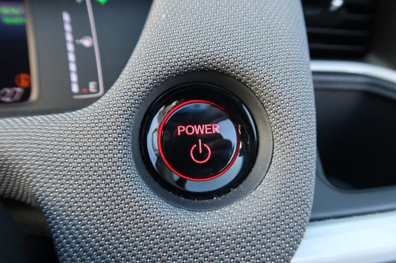 プッシュスタートで鍵の出し入れなし