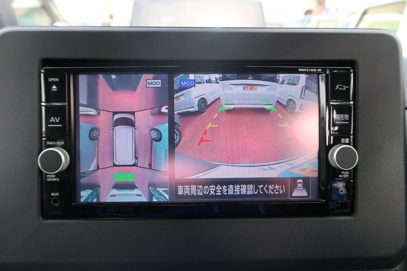 上から見たようなモニターで駐車をアシスト