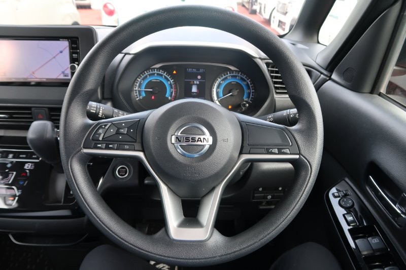 ハンドルのスイッチで簡単なオーディオ操作可能