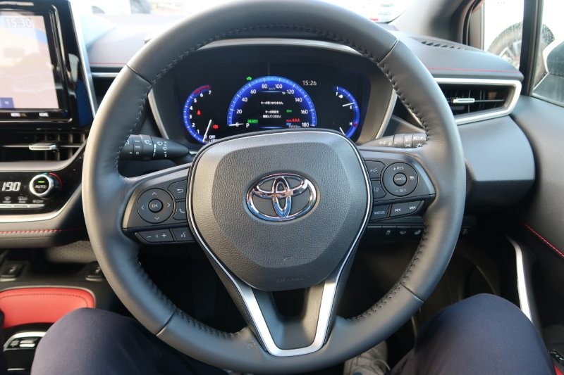 ハンドルのスイッチで簡単なオーディオ操作可能