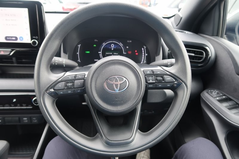 ハンドルのスイッチで簡単なオーディオ操作可能