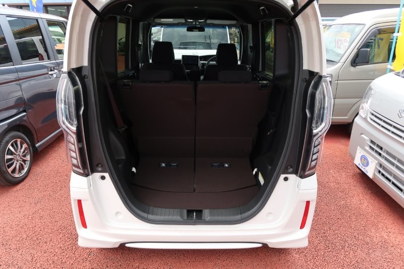 乗せる荷物に合わせてシートアレンジ可能　　　T.O