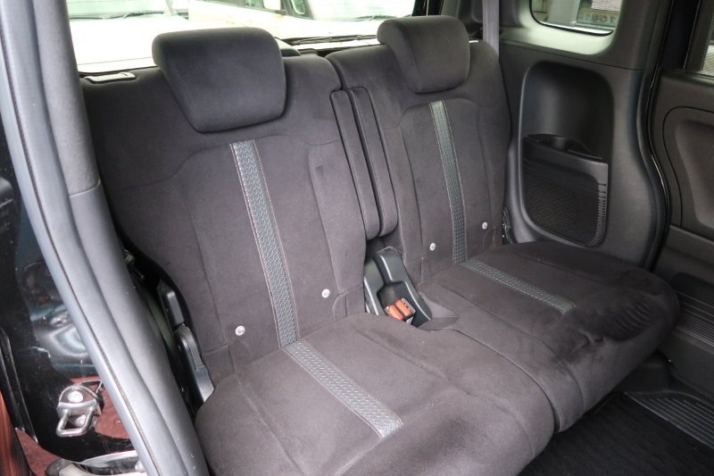 後席もゆったり乗れる室内空間