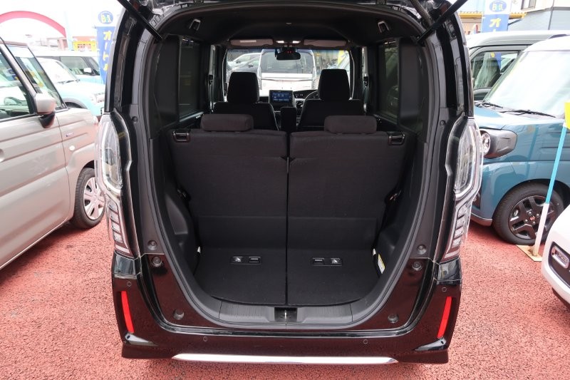 乗せる荷物に合わせてシートアレンジ可能　　　T.O