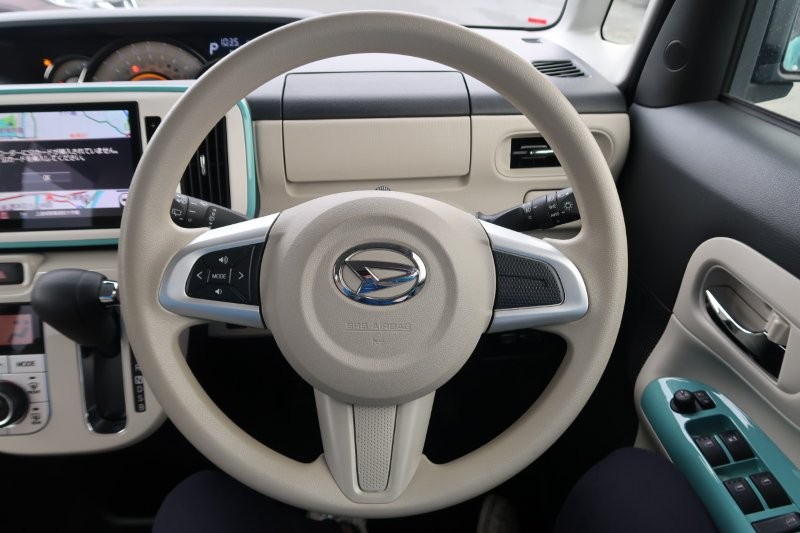 ハンドルのスイッチで簡単なオーディオ操作可能