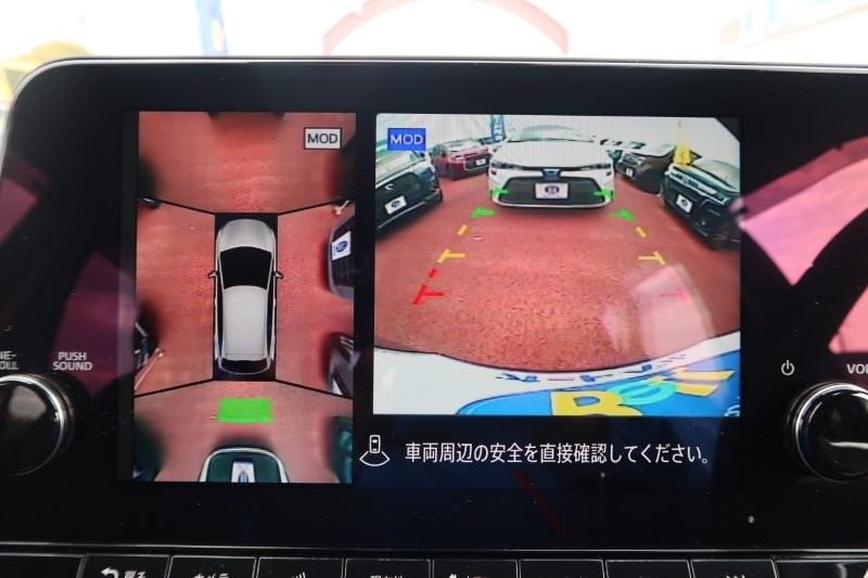 上から見たようなモニターで駐車をアシスト