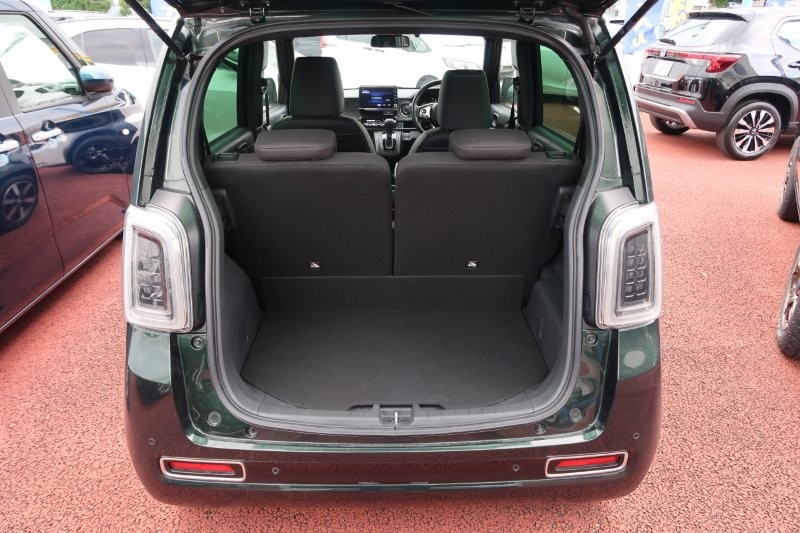 乗せる荷物に合わせてシートアレンジ可能　　　T.O