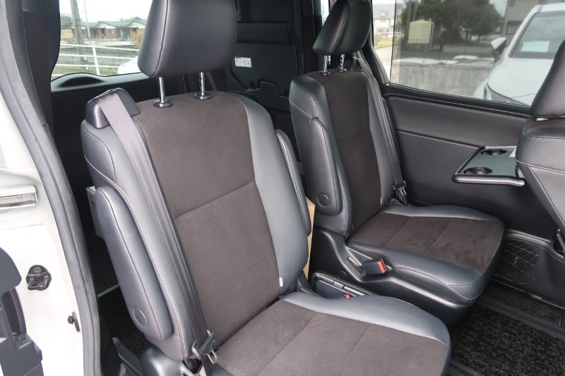 後席もゆったり乗れる室内空間