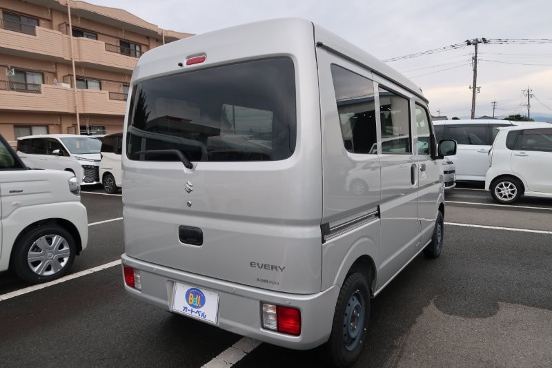 パーキングセンサーで障害物をお知らせ